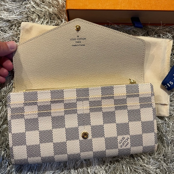 LOUIS VUITTON DAMIER AZUR SARAH WALLET - Picture 11 of 14